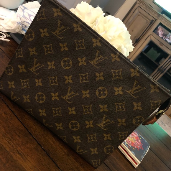 Louis Vuitton Handbags - Louis Vuitton Cosmetic Bag 🖤